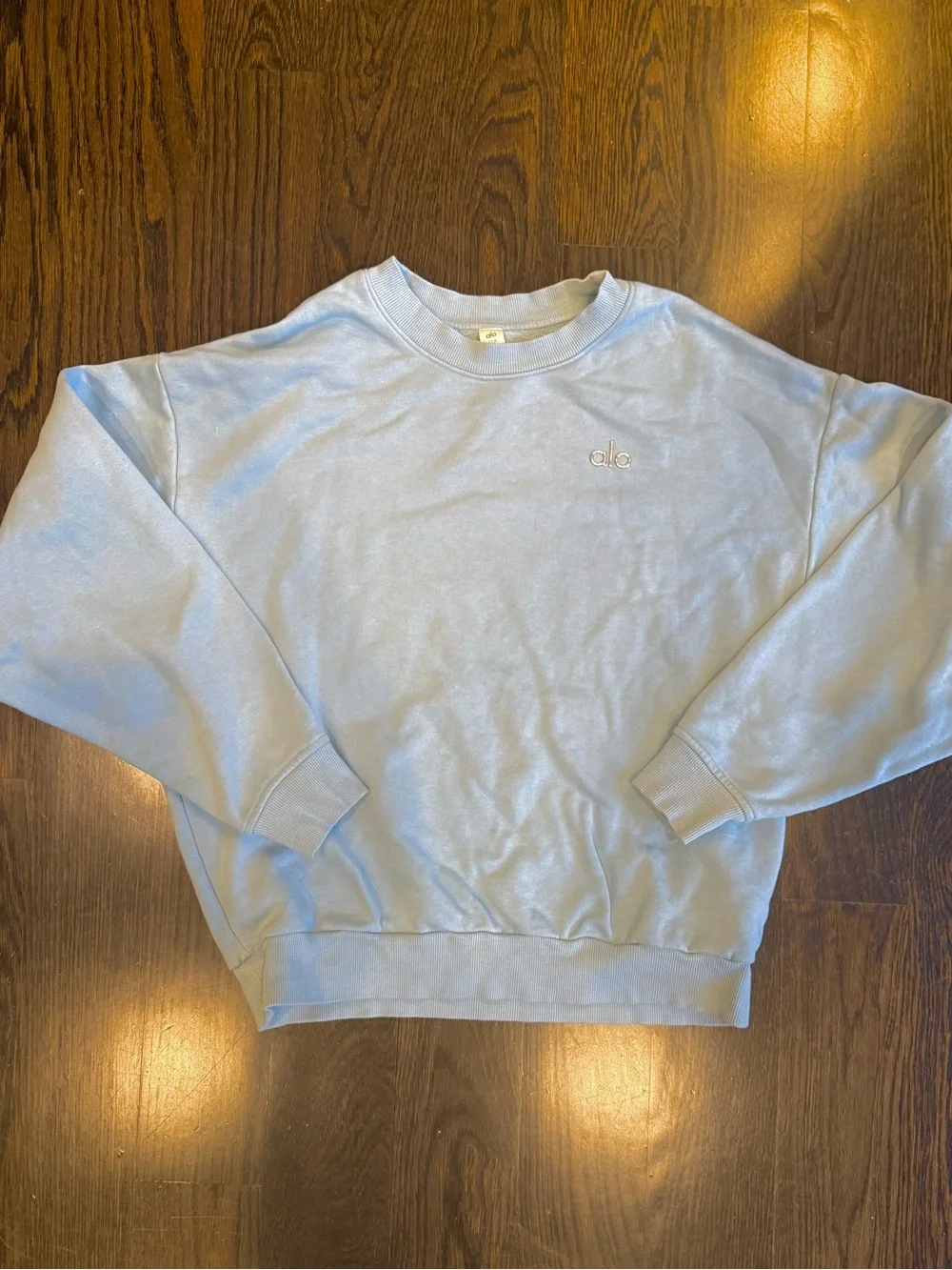 ALO Yoga Accolade pastel Blue Crewneck Sweatshirt